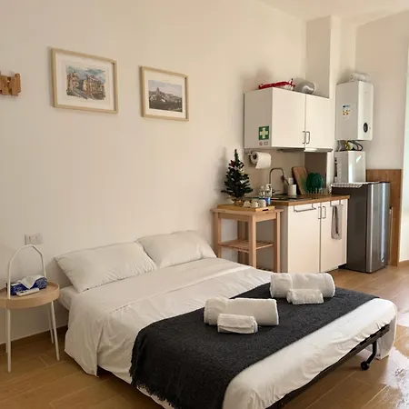 Flat 7 招待所 罗马